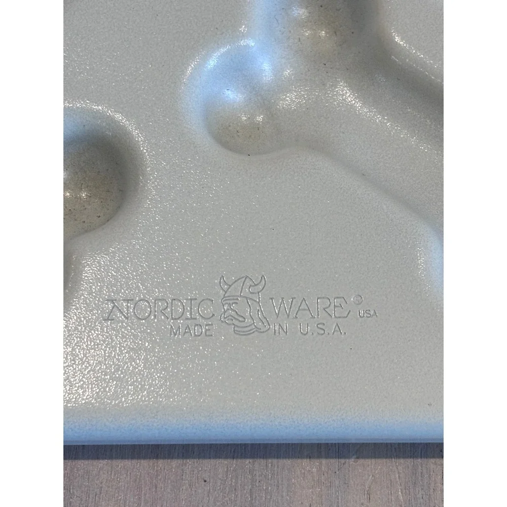 Nordic Ware Puppy Love Treat Pan Navy Blue Bone Shape 16 Cavity Nonstick USA